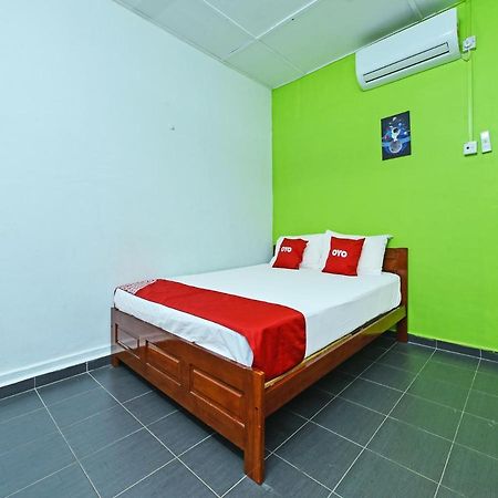 Oyo 90315 Chalet Pantai Rantau Panjang Kuala Rompin Exterior photo