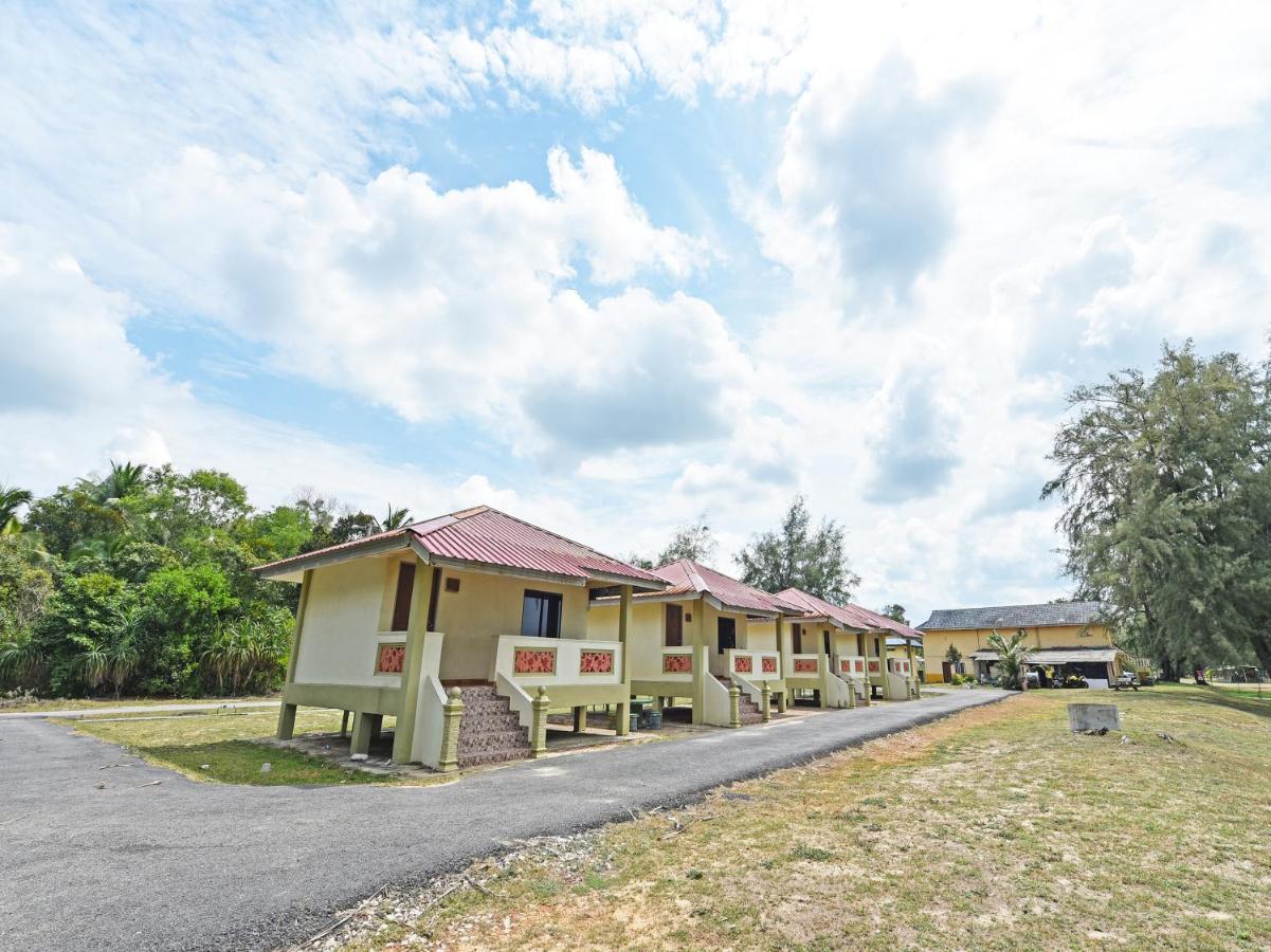 Oyo 90315 Chalet Pantai Rantau Panjang Kuala Rompin Exterior photo