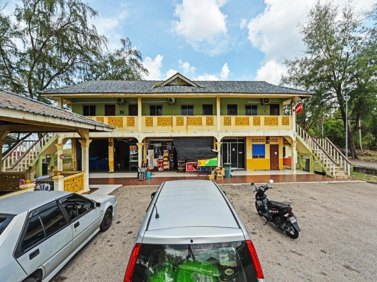 Oyo 90315 Chalet Pantai Rantau Panjang Kuala Rompin Exterior photo