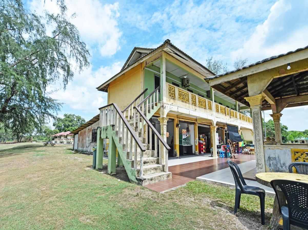Oyo 90315 Chalet Pantai Rantau Panjang Kuala Rompin Exterior photo