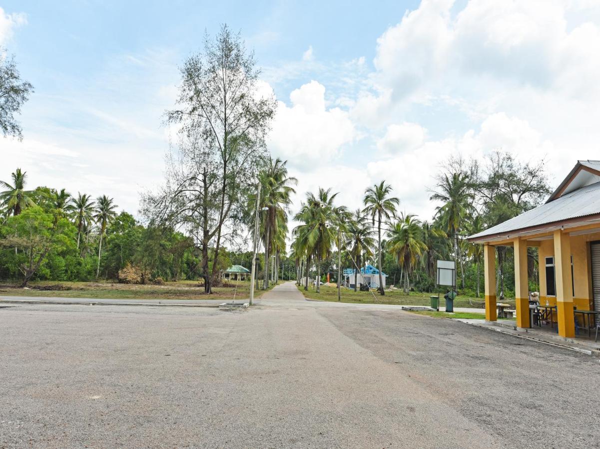 Oyo 90315 Chalet Pantai Rantau Panjang Kuala Rompin Exterior photo