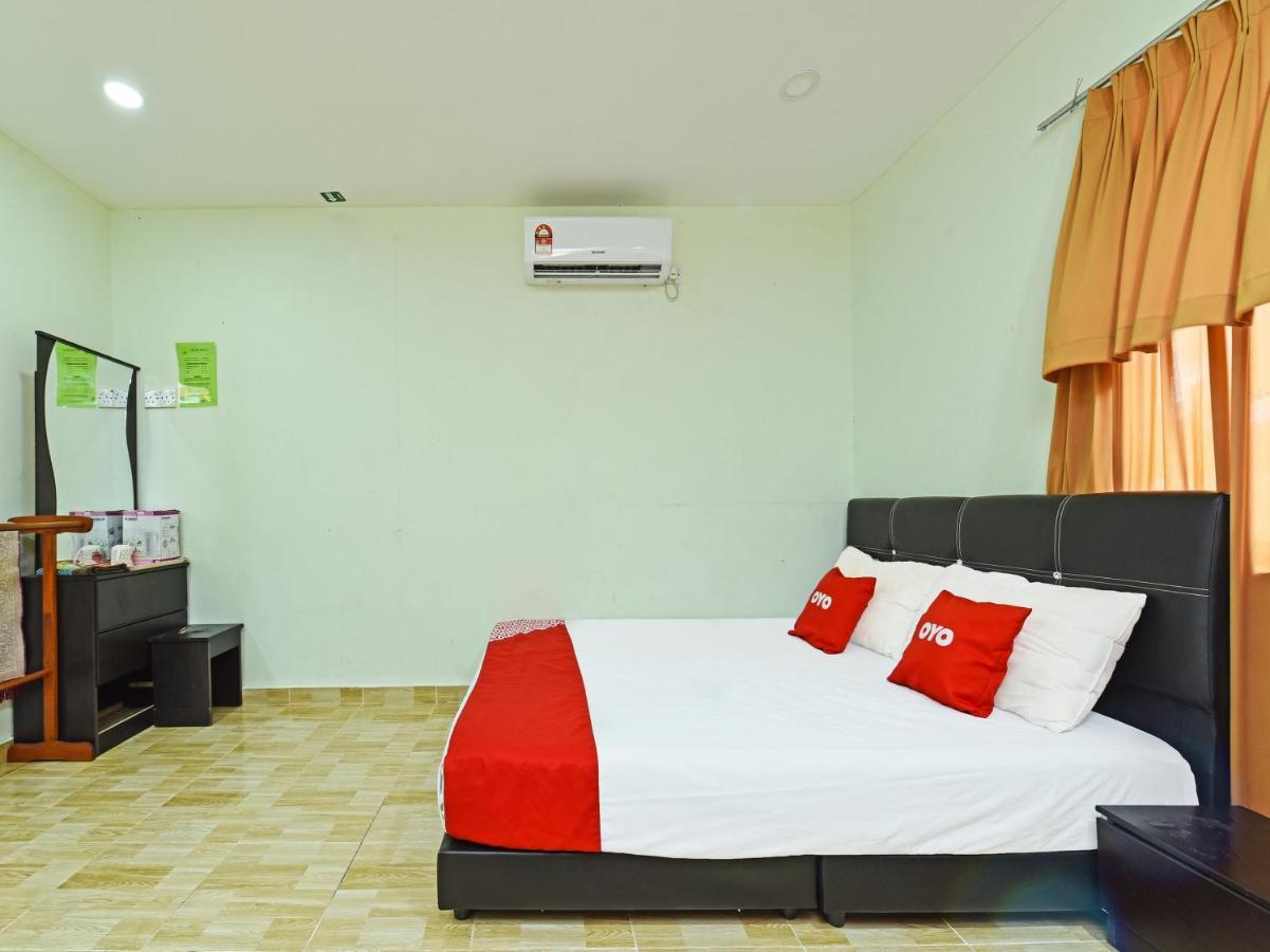 Oyo 90315 Chalet Pantai Rantau Panjang Kuala Rompin Exterior photo