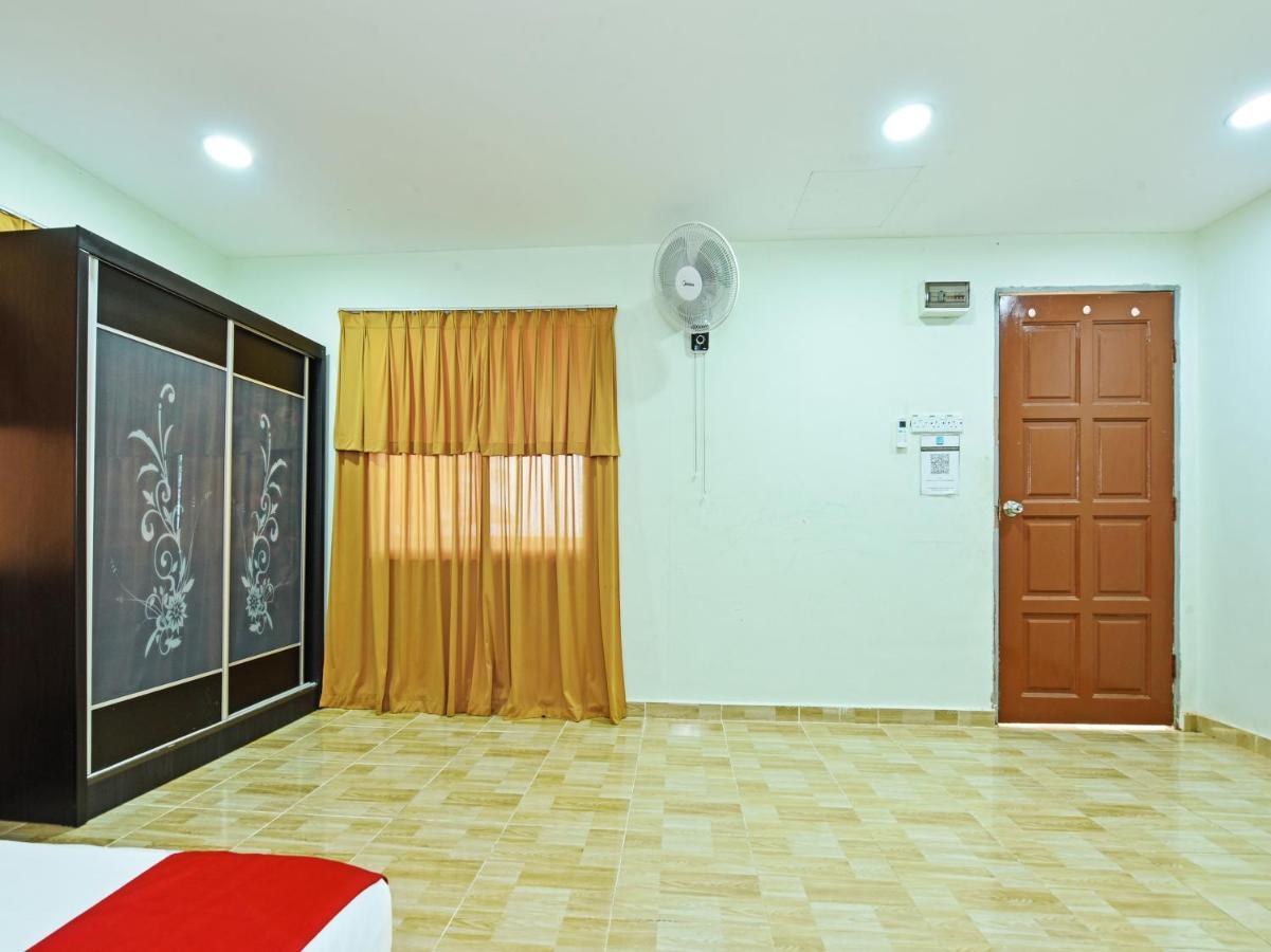 Oyo 90315 Chalet Pantai Rantau Panjang Kuala Rompin Exterior photo